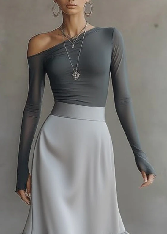 María Josefina | Conjunto Midi Gris con Top de Hombros Descubiertos y Bajo con Volante