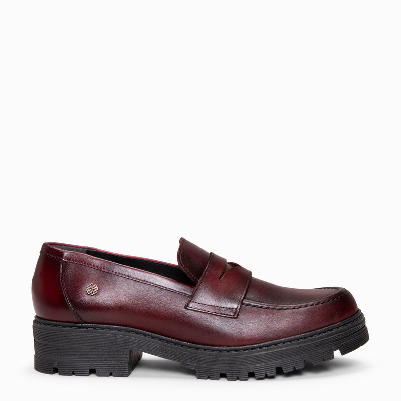 TRAVIS - Mocasin de piel de napa cepillada BURDEOS