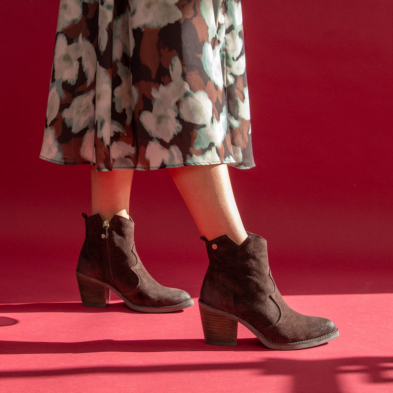 BEDFORD – Botines cowboy con tacón MARRON