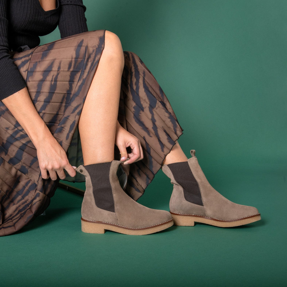 PORTLAND – Botines Chelsea de piel TAUPE