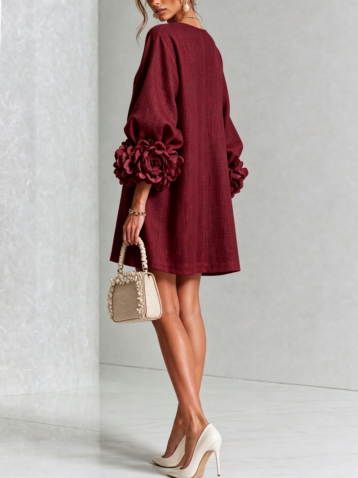 Josefina | Vestido Mini de Mezcla de Lino con Puños de Rosa, Burdeos