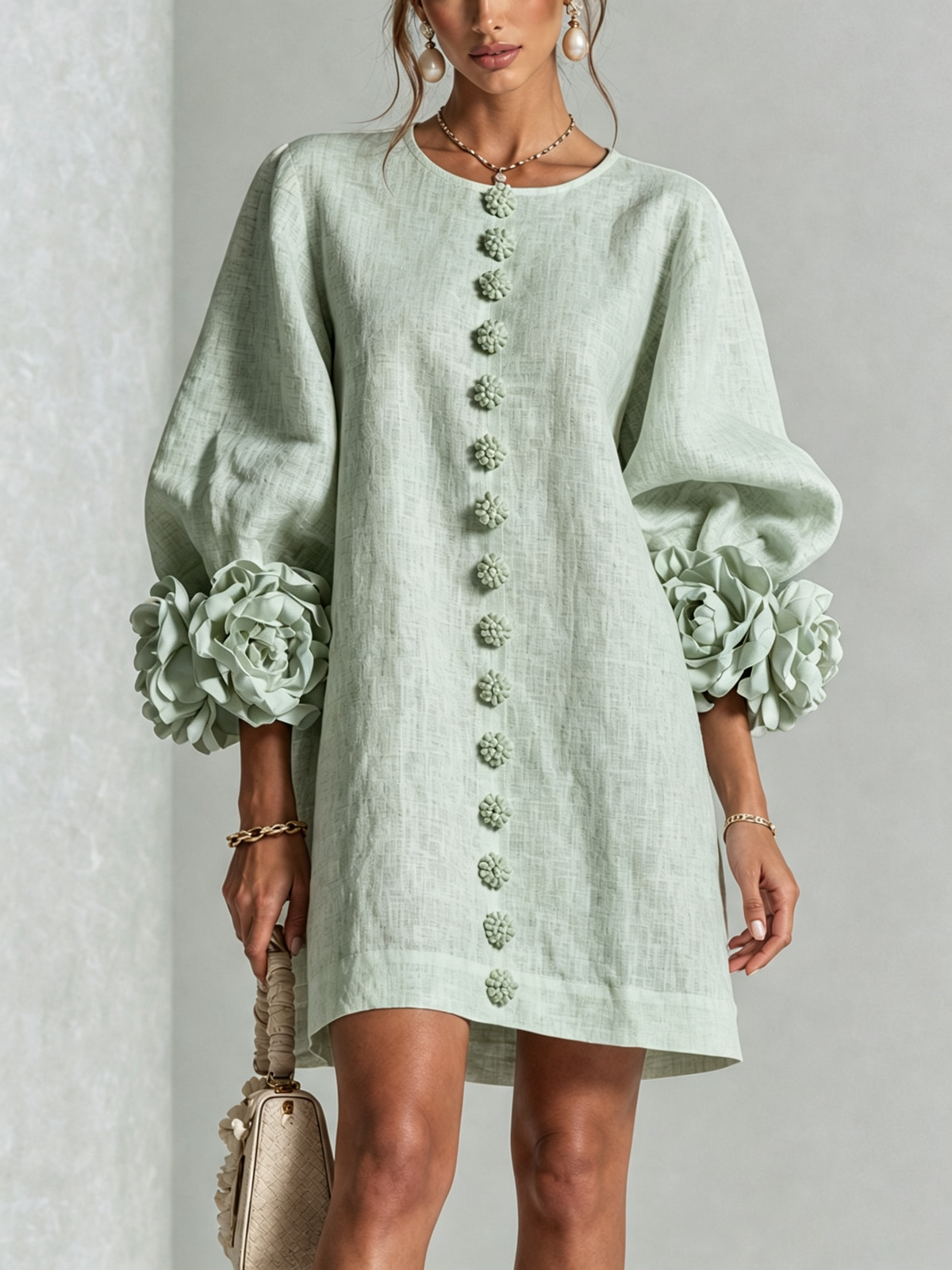 Mari Ángeles | Vestido Mini de Mezcla de Lino con Puños de Rosa, Verde Salvia