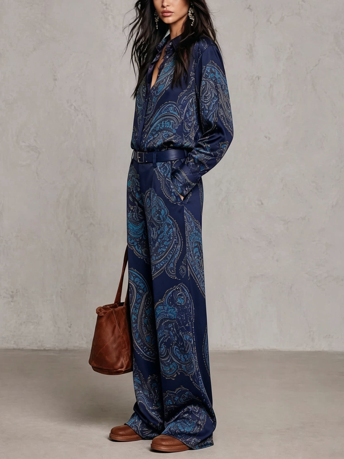 Ana Marta | Conjunto de Camisa de Satén y Pantalón de Pierna Ancha, Estampado Paisley