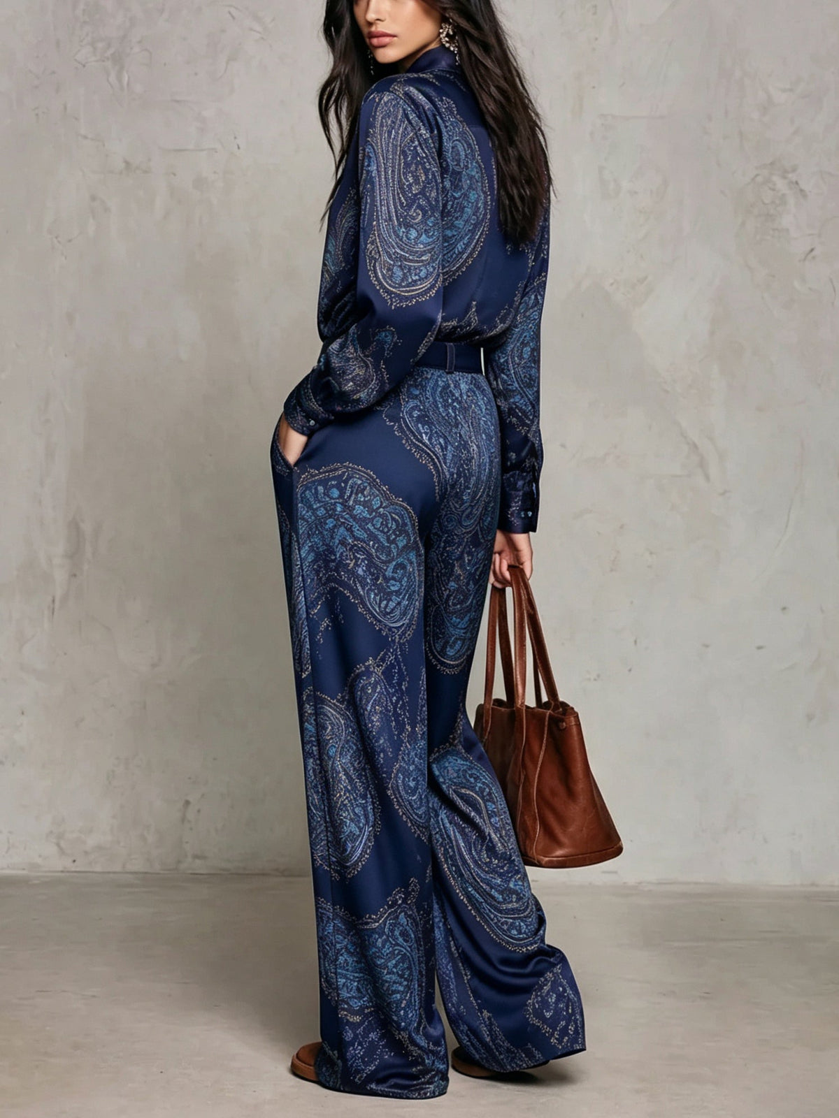 Ana Marta | Conjunto de Camisa de Satén y Pantalón de Pierna Ancha, Estampado Paisley